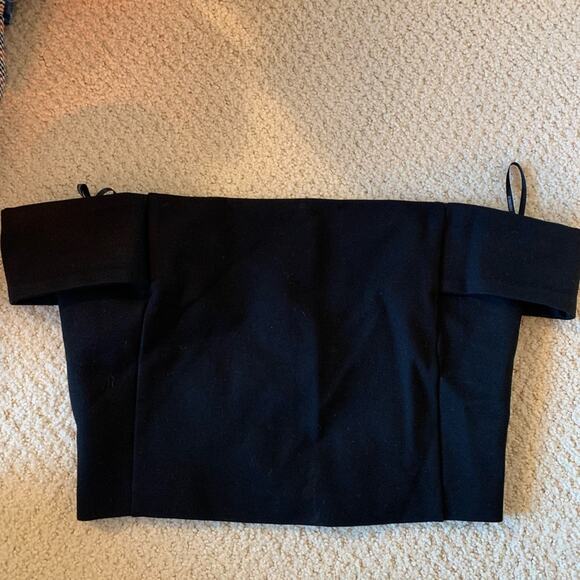 Forever 21 Off Shoulder Black Crop Top - Picture 2 of 4